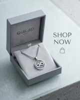 Dije circular de plata 925 con el símbolo de infinito calado en el centro.
