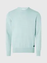 Sweater celeste de punto fino, con cuello redondo y logo de la marca en etiqueta cosida en el lateral.