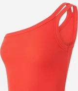 Blusa color naranja, confeccionada en tejido rib de algodón, con escote de un solo hombro y doble asa.
