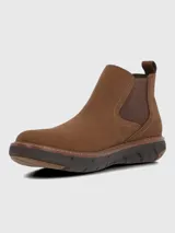 Bota tipo Chelsea de cuero color marrón, con paneles elásticos laterales y suela tecnológica Spinal Flex de color marrón oscuro que ofrece amortiguación y soporte.