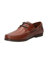 Mocasín de cuero color marrón RKF modelo Costa, con cordones y costuras visibles en contraste, ojales metálicos y suela de goma.