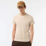 Camiseta de cuello redondo y manga corta, con corte ajustado al cuerpo.