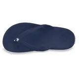 Ojotas tipo flip-flop de color verde oliva con una franja blanca decorativa alrededor de la entresuela. La suela es texturizada y la tira es de TPU.