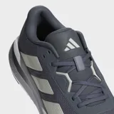 Championes de running Adidas Galaxy 7, color gris con detalles en blanco. Cuentan con mediasuela Cloudfoam y suela de TPU.