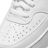 Championes Nike Court Vision Lo NN de diseño clásico inspirado en el básquetbol, con capellada de cuero sintético texturizado, logo lateral icónico y suela de goma con patrón circular para mayor tracción.