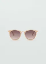 Gafas de sol con montura de pasta en tono beige y puente metálico dorado. Presentan cristales con degradado en tonos marrones y protección UV categoría 3.