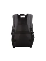 Mochila azul marino con bolsillo frontal con cierre, bolsillo lateral de red y logo estampado en blanco. Incluye correas acolchadas y asa superior.