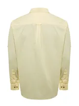 Camisa de manga larga RKF modelo Galiton, confeccionada en popelina de algodón orgánico color amarillo. Presenta cuello camisero, cierre frontal con botones de madera, bolsillo en el pecho con logo bordado y mangas ajustables.