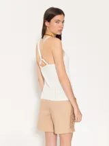 Musculosa de punto color lila con breteles finos.