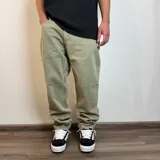 Jean mom oversize de hombre, color celeste claro con efecto acid wash.