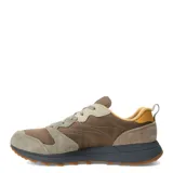 Championes urbanos Merrell modelo Alpine 83, confeccionados en una combinación de cuero gamuzado y textil. Presentan un diseño en tonos tierra, con suela de goma resistente y cierre mediante cordones.