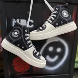 Championes Converse Chuck Taylor All Star Construct de caña alta, color negro y blanco, con plataforma y logo de la marca en el lateral.