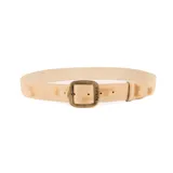 Cinturón de cuero color beige claro, con hebilla metálica de estilo rectangular envejecida que lleva grabado el logo "Kiko's".