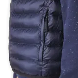 Chaleco acolchado negro con cierre frontal y cuello alto. Logo de Lacoste bordado en el pecho.