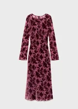 Vestido midi de manga larga con cuello redondo y diseño entallado. Confeccionado en tejido jacquard con estampado floral en tonos rosados y borgoña, cuenta con forro interior y cierre de cremallera lateral.