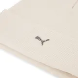 Gorro tipo beanie de punto color beige con vuelta y logo metálico de Puma en el frente.