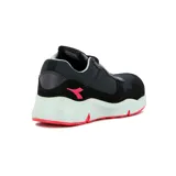 Championes de seguridad Diadora modelo Pro L Athena, color gris oscuro con detalles en magenta y suela blanca con base roja. Presenta un diseño técnico con malla y refuerzos, ideal para entornos de trabajo.