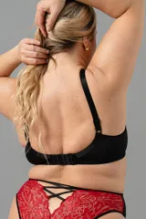 Soutien reductor con aro, confeccionado en lycra y puntilla elastizada color negro y rojo. Detalle de tiras y breteles elásticos regulables.