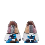 Championes Converse Run Star Hike de tela estampada a cuadros en tonos rosa, naranja y azul, con cordones lilas, plataforma blanca y suela dentada multicolor.