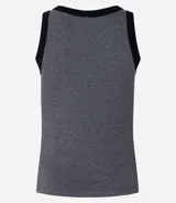 Musculosa ajustada de tejido acanalado (ribana) color gris jaspeado, con cuello redondo y bordes de las sisas en color negro.