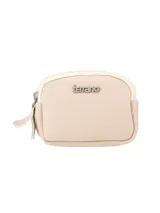 Portamonedas de cuero sintético color suela, con doble compartimento con cierre y detalle de logo metálico en el frente.