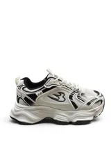 Championes deportivos chunky color beige y blanco con detalles en negro, diseño robusto de suela gruesa y capellada de malla con superposiciones sintéticas.