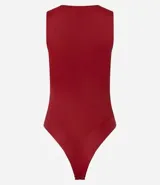 Body básico color rojo, con cuello halter, sin mangas y confeccionado en poliamida. Tiene forro en el busto.