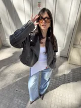Lentes de sol con armazón de diseño aviador en estampado carey y cristales oscuros con protección UV400.