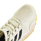 Championes Adidas para hockey sobre hierba, modelo Hockey Youngstar. Color crema con detalles en negro y suela color caramelo.