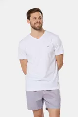 Short de baño de microfibra de secado rápido con diseño a rayas en tonos azul, celeste y rosado, con cintura elástica y cordón ajustable.