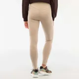 Legging de maternidad largo de punto liso en color beige, con cintura alta elástica diseñada para adaptarse al crecimiento de la panza durante el embarazo.