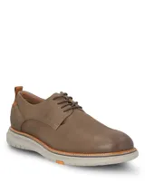 Zapato de estilo casual Hush Puppies, confeccionado en cuero color taupe. Presenta cierre mediante cordones, detalle de tirador en el talón y suela de EVA con tecnología FLX que brinda mayor flexibilidad y confort.