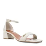 Sandalias de tacón bajo Bottero, de cuero color marfil, con diseño de punta cuadrada, tira delantera con detalle metálico dorado y tira ajustable con hebilla en el tobillo.