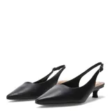 Zapato tipo slingback de cuero negro con punta fina, talón descubierto con tira ajustable y taco bajo curvo.