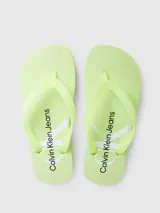 Chinelas de dedo color verde claro con logo de Calvin Klein Jeans en la tira.