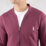 Chaqueta bomber de punto color bordó con cierre frontal y logo bordado en el pecho.