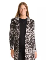 Chaqueta larga de tejido de punto con diseño midi y corte recto. Presenta un patrón de cuadros sutiles, cuello con solapa, frente abierto sin botones y bolsillos de parche delanteros.