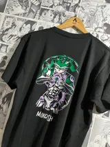 Remera negra de algodón con estampado frontal de dos círculos blancos con caracteres japoneses.