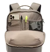 Mochila urbana Columbia de diseño cuadrado, color beige, con compartimento acolchado externo para laptop de hasta 13 pulgadas, bolsillos con cierre y tecnología Omni-Shield que repele la humedad y manchas.