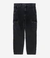 Pantalón de jean negro, estilo baggy, con bolsillos cargo laterales y efecto lavado.