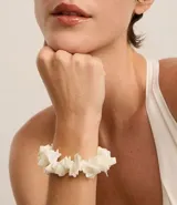 Pulsera con gravas y cierre de trancadero, con baño light gold.