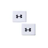 Par de muñequeras deportivas Under Armour Performance color blanco, con el logo de la marca bordado en negro.