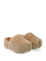 Pantuflas beige de piel con plataforma.