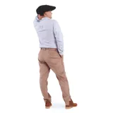 Pantalón de pana color bordó, de corte recto, con bolsillos laterales y traseros.