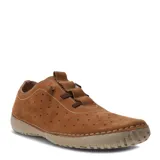 Zapato casual de mujer color marrón claro (amarillo crema), estilo mocasín o náutico, con perforaciones decorativas en el empeine y sistema de ajuste elástico con cordones marrones. Presenta costuras blancas visibles en el borde de la suela.