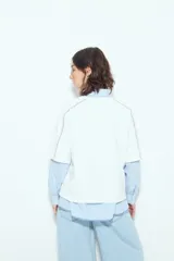 Remera negra de manga corta con estampado tipográfico "City of Angels California 1997" en tonos marrones y costuras visibles en blanco.