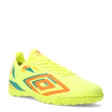 Championes de fútbol Umbro modelo Hit TF, color negro con detalles en fucsia y turquesa. Presentan el logo de la marca en el lateral y suela con tapones pequeños diseñada para césped sintético.