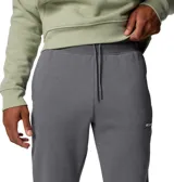 Pantalón de jogging gris de la marca Columbia, confeccionado en una mezcla de algodón. Presenta cintura elástica con cordón interior para ajuste, bolsillos laterales y traseros, y puños elásticos en los tobillos.