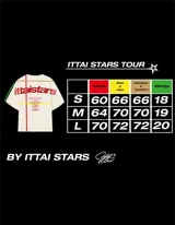 Remera celeste de corte holgado con estampado en rojo en la espalda con el texto "ittaistars", "European Tour by Ittai Stars Company" y el logo de la marca.