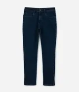 Pantalón de jean corte slim, color azul oscuro, con trabillas en la cintura, cierre frontal y bolsillos laterales y traseros.